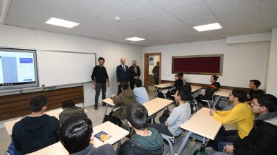 Konya Büyükşehir Belediye Başkanı Uğur İbrahim Altay, 12. sınıfta okuyan