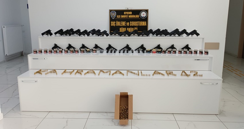 Konya’nın Beyşehir İlçesinde ruhsatsız silah üretimi ve ticareti yapıldığı tespit
