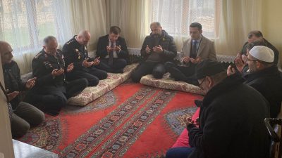 Karaman Valisi H.Engin Sarıibrahim, vefat eden Kıbrıs Gazisi Mevlüt Işık’ın