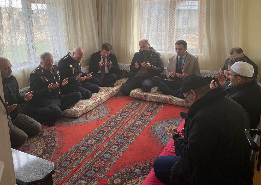 Karaman Valisi H.Engin Sarıibrahim, vefat eden Kıbrıs Gazisi Mevlüt Işık’ın